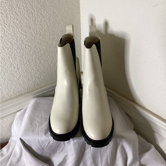 Chelsea Boots 7 New in Box - Picture 2 of 6